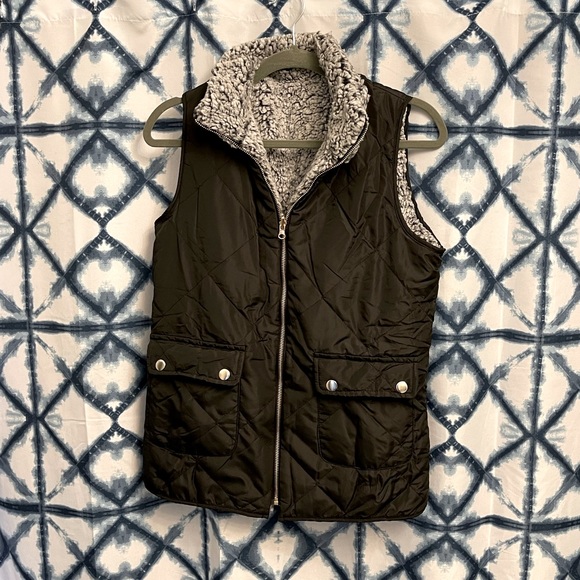 Jackets & Blazers - Reversible Faux Fur Vest M/L